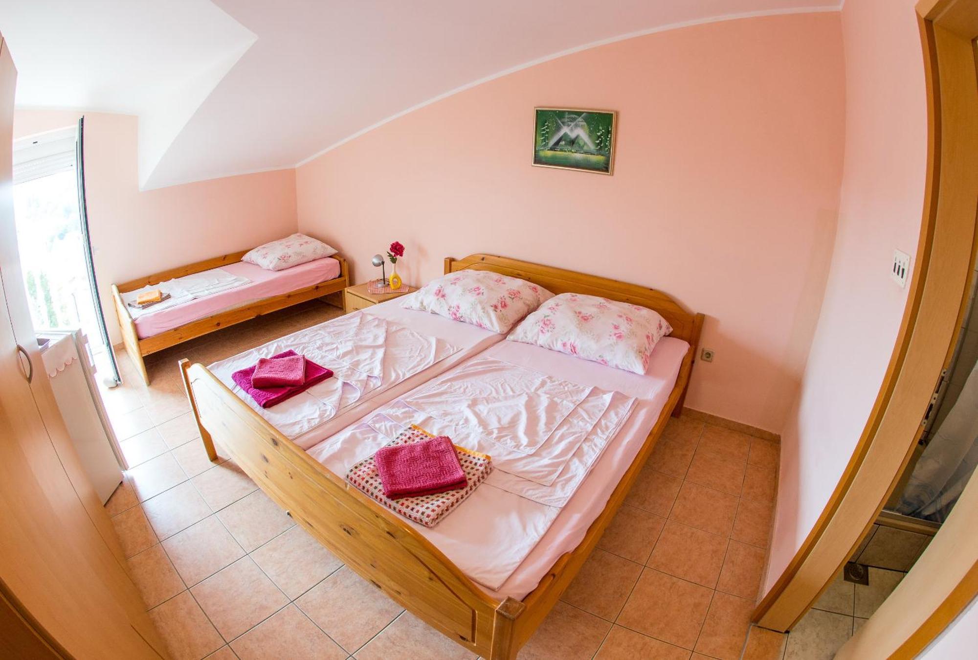 Guest House Almond Bečići الغرفة الصورة
