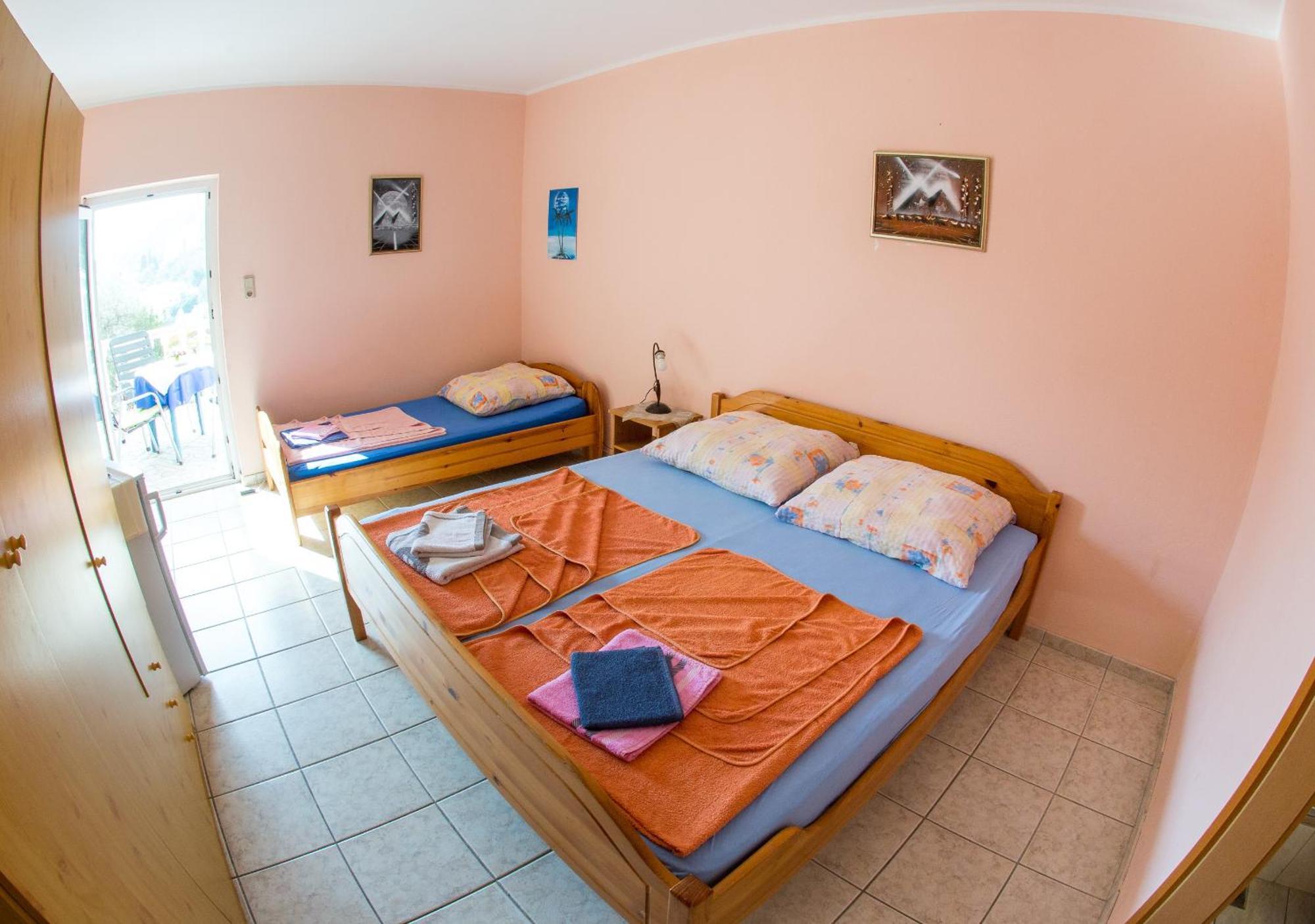Guest House Almond Bečići الغرفة الصورة