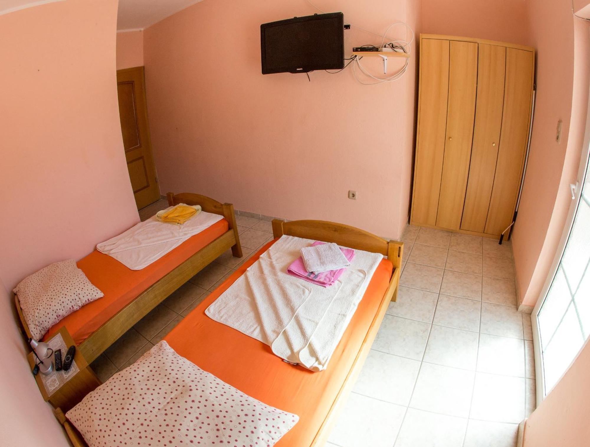 Guest House Almond Bečići الغرفة الصورة