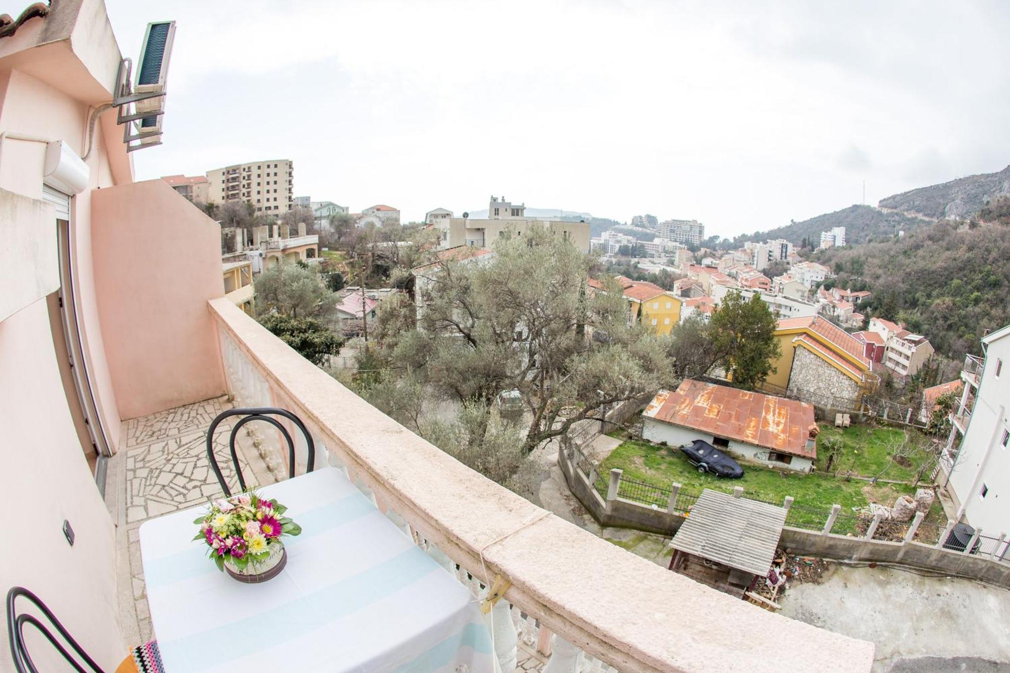 Guest House Almond Bečići الغرفة الصورة