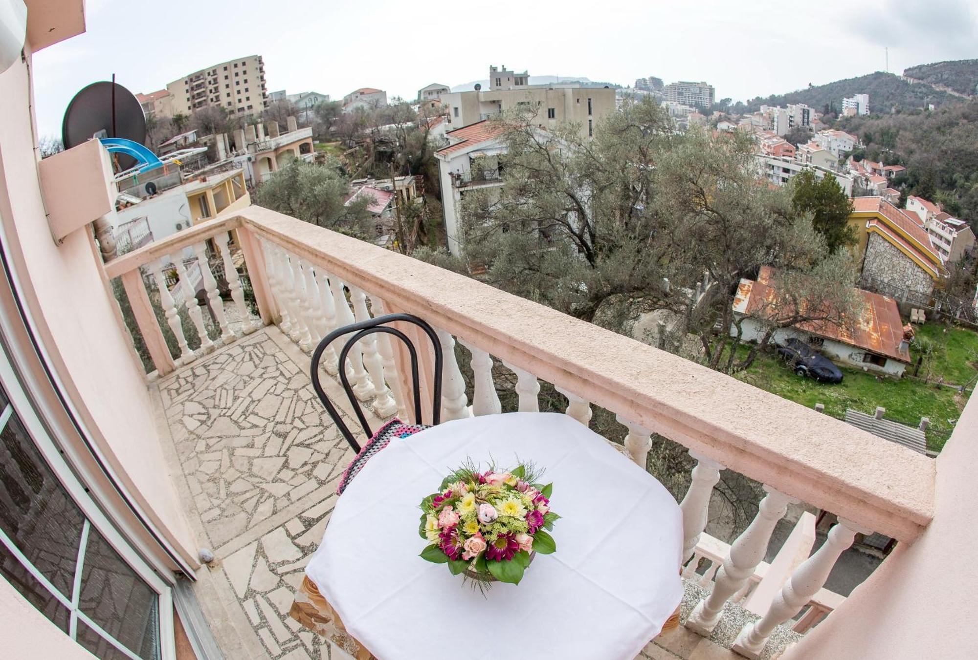 Guest House Almond Bečići المظهر الخارجي الصورة