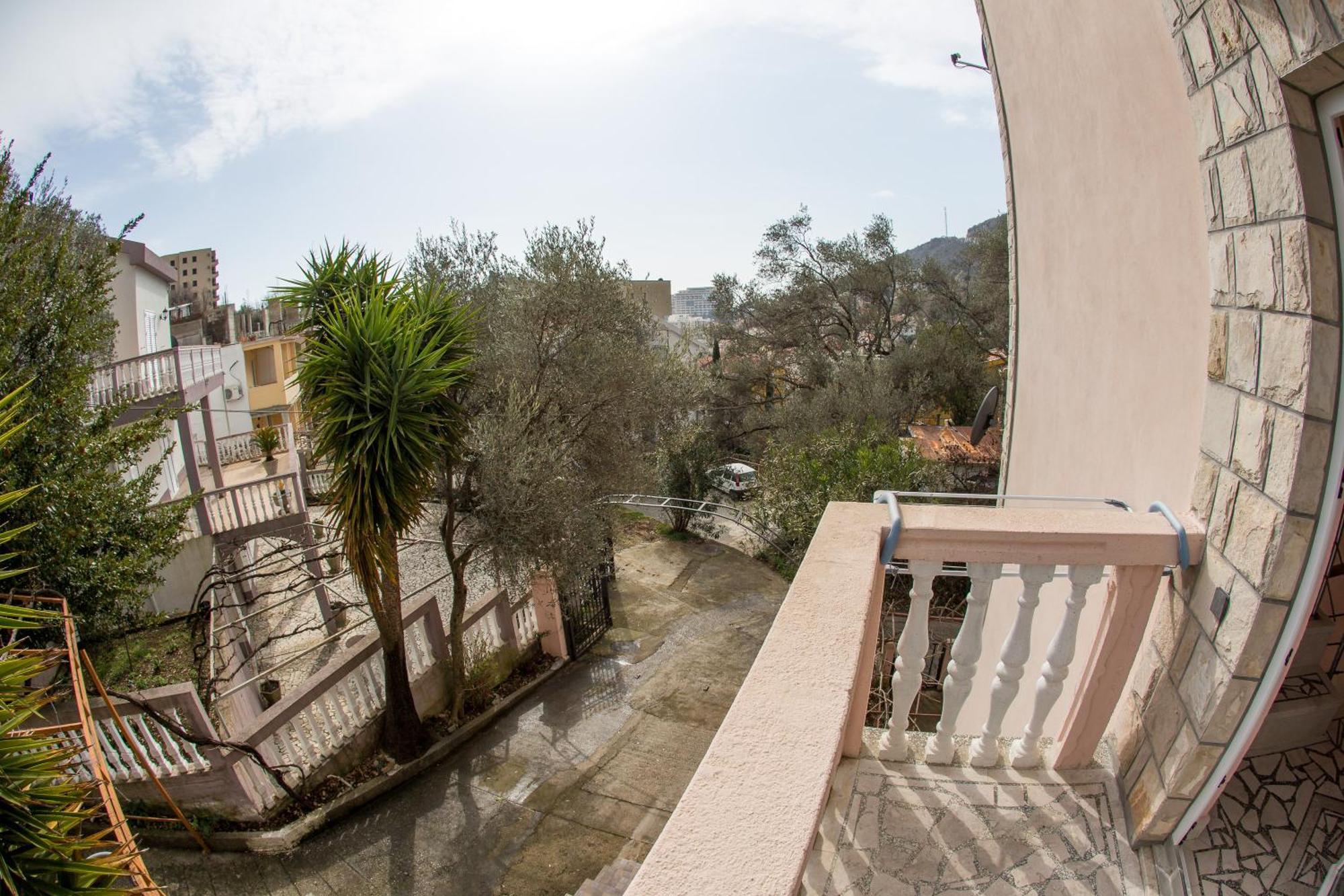 Guest House Almond Bečići الغرفة الصورة