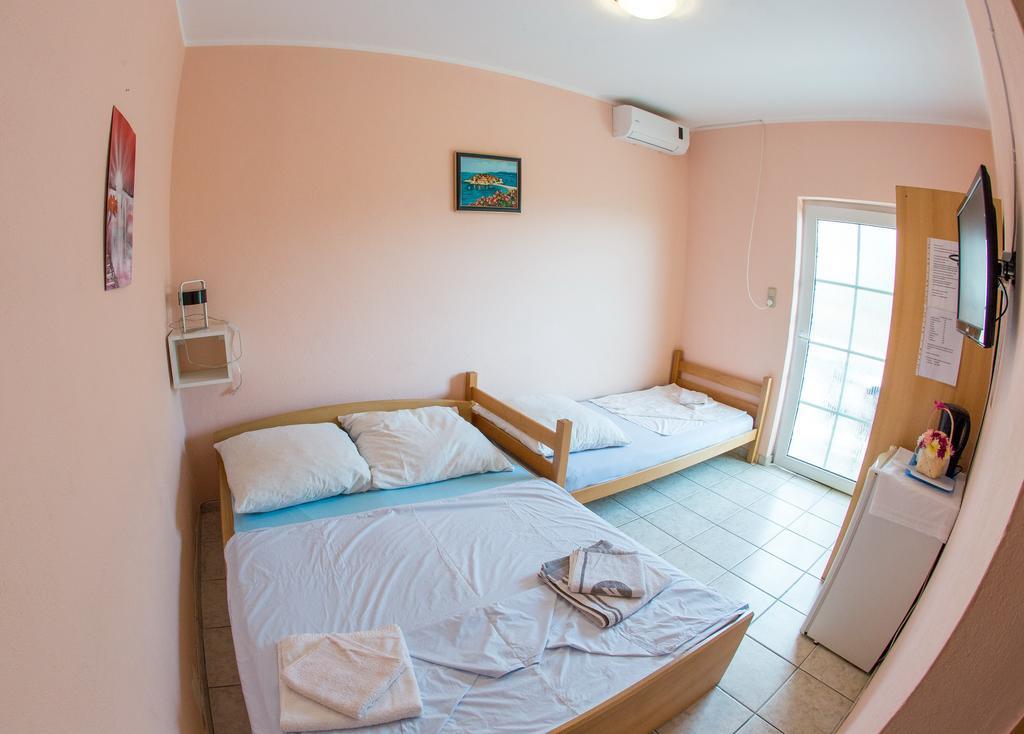 Guest House Almond Bečići المظهر الخارجي الصورة