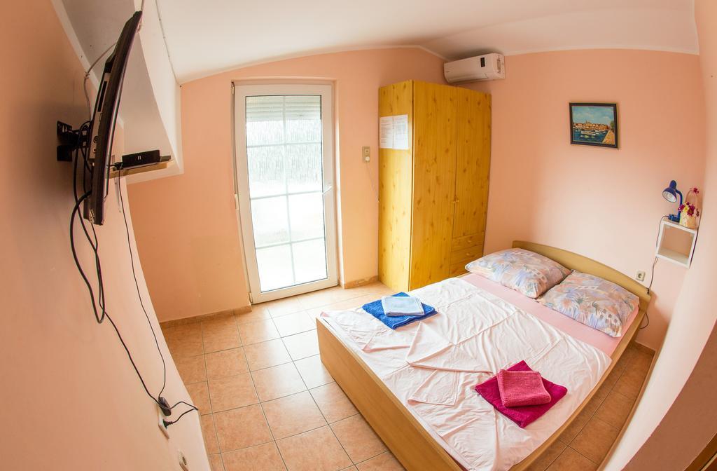 Guest House Almond Bečići المظهر الخارجي الصورة