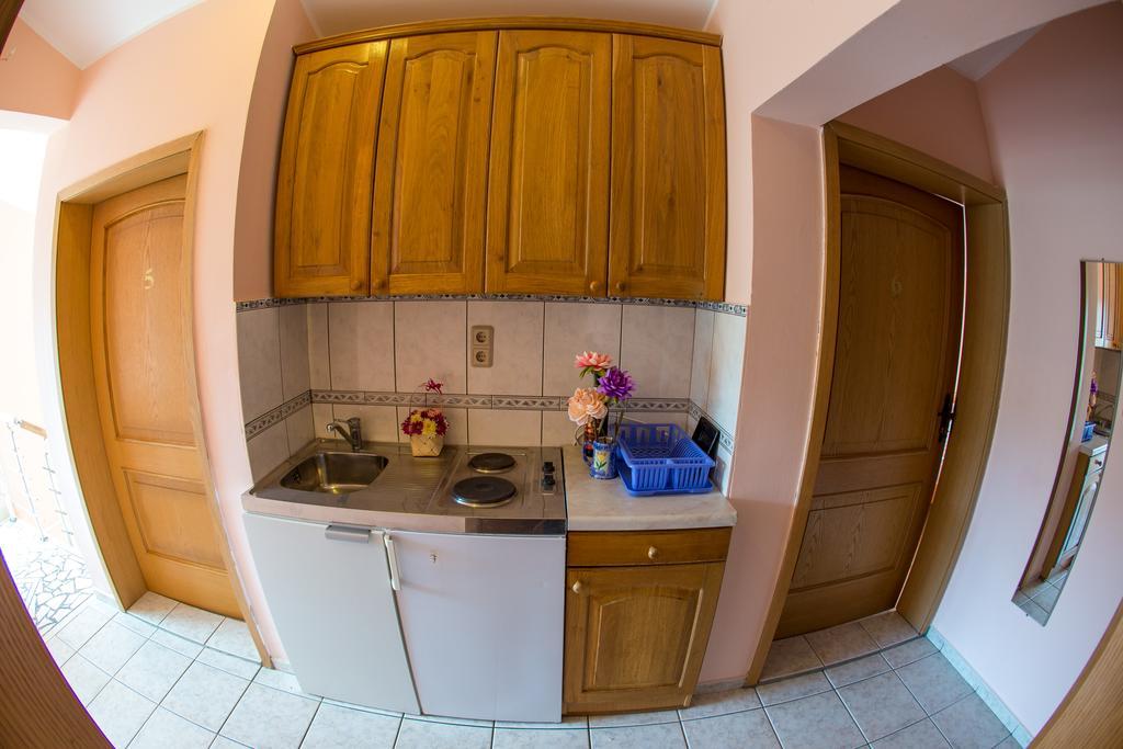 Guest House Almond Bečići المظهر الخارجي الصورة