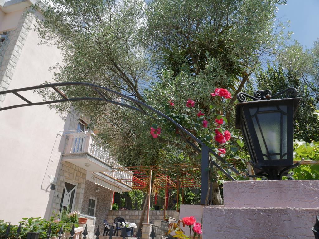 Guest House Almond Bečići المظهر الخارجي الصورة