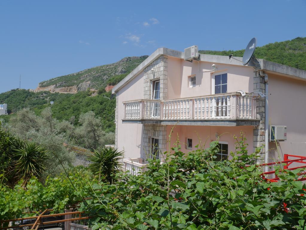 Guest House Almond Bečići المظهر الخارجي الصورة