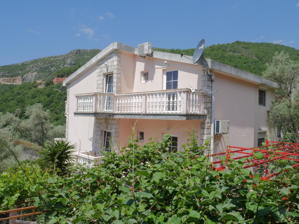 Guest House Almond Bečići المظهر الخارجي الصورة